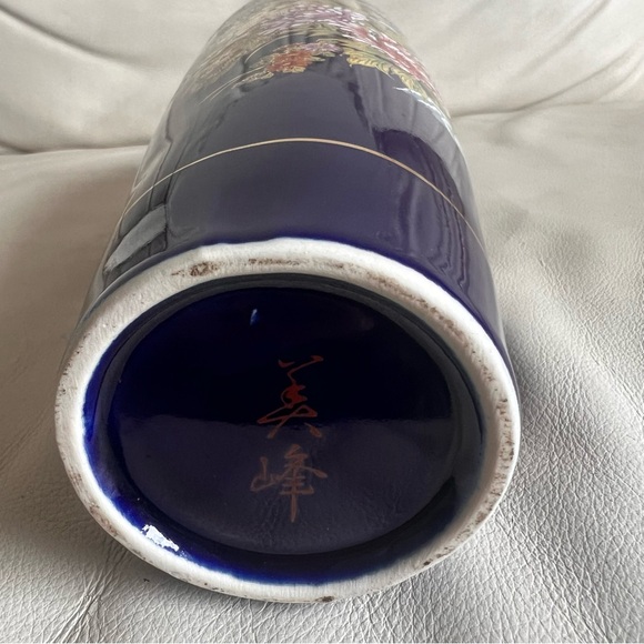 Vintage Japanese Porcelain Cobalt Blue Peacock Vase w/ Gold Trim - Picture 6 of 7